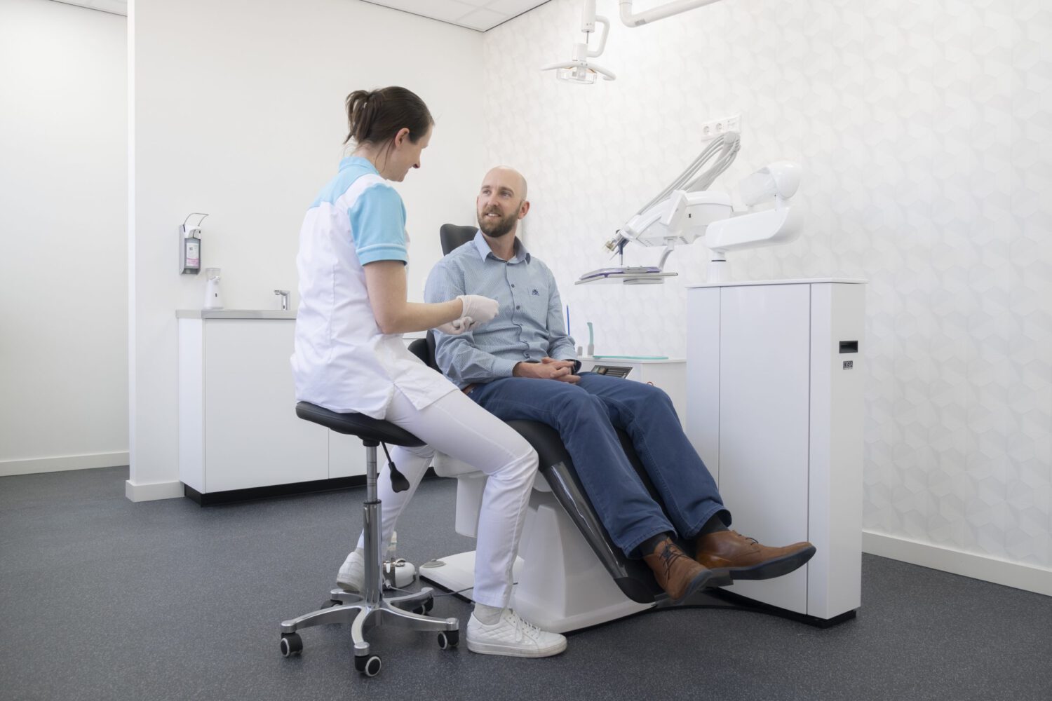 In de behandelstoel bij Mondhygiëniste Cindy van den Kerkhof